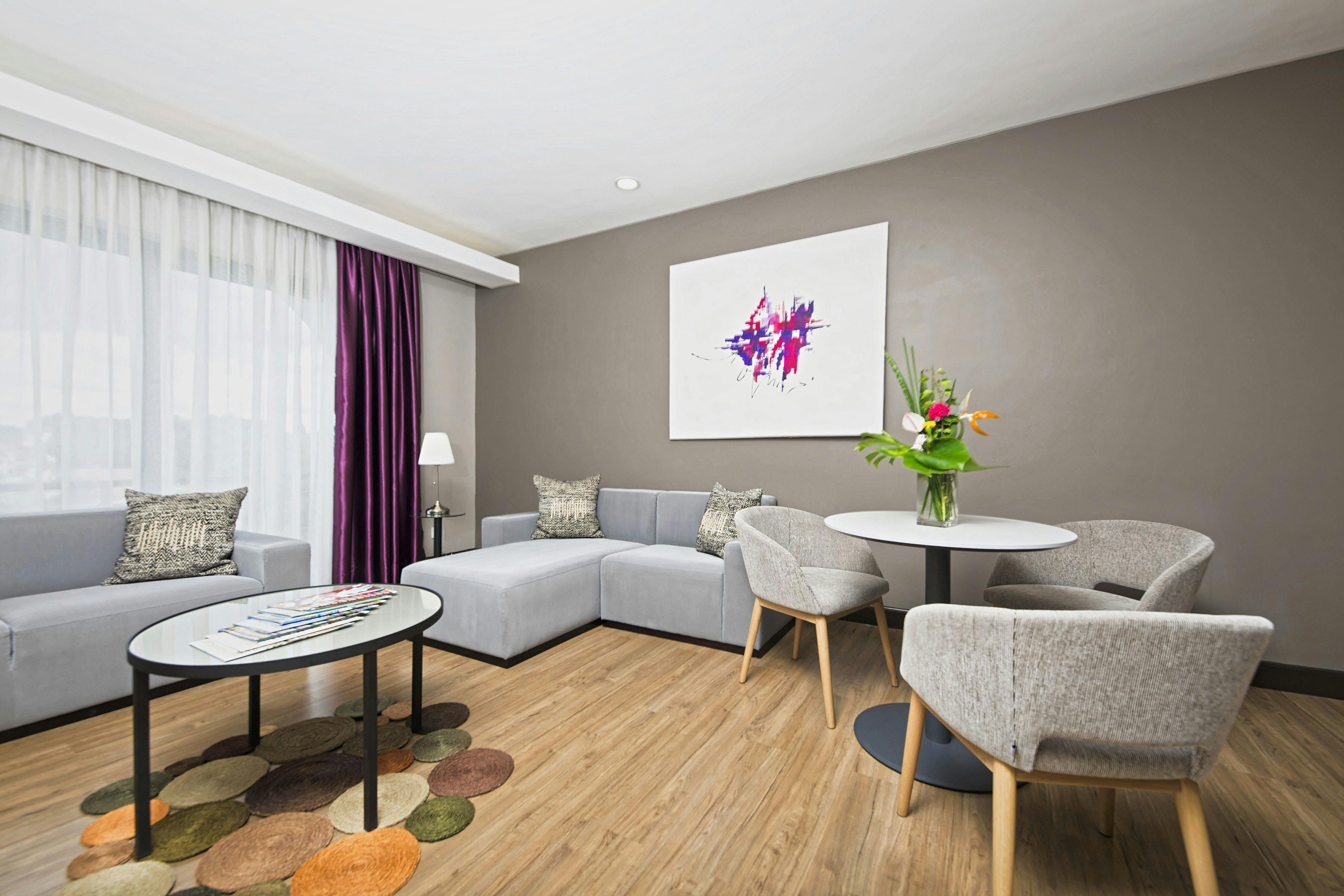 Salon de la suite luxe de l'hôtel San Cristobal à Antananarivo, Madagascar