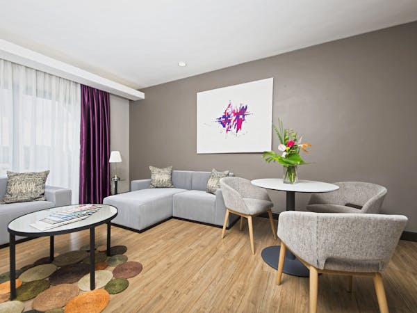 Salon de la suite luxe de l'hôtel San Cristobal à Antananarivo, Madagascar