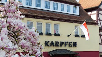 Haupthaus mit Restaurant