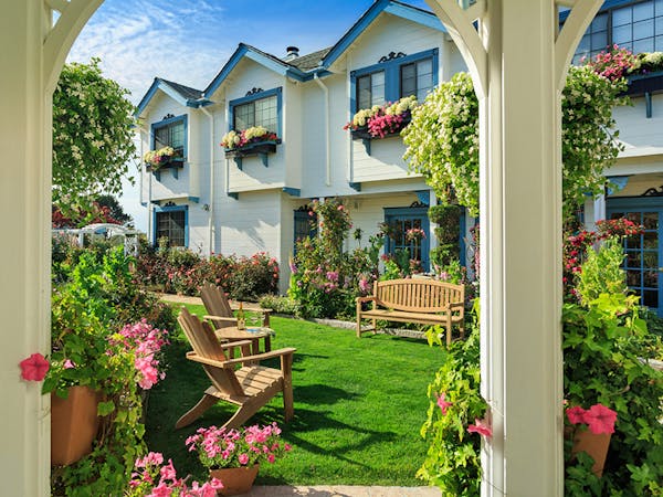 Mill Rose Inn, Half Moon Bay, California outside garden