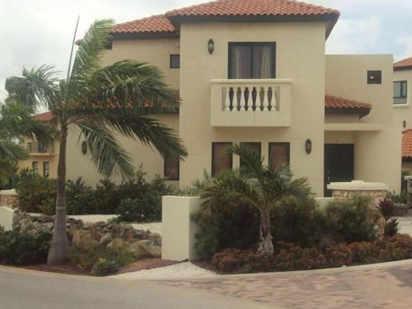 First floor 2000 Square Feet Condo