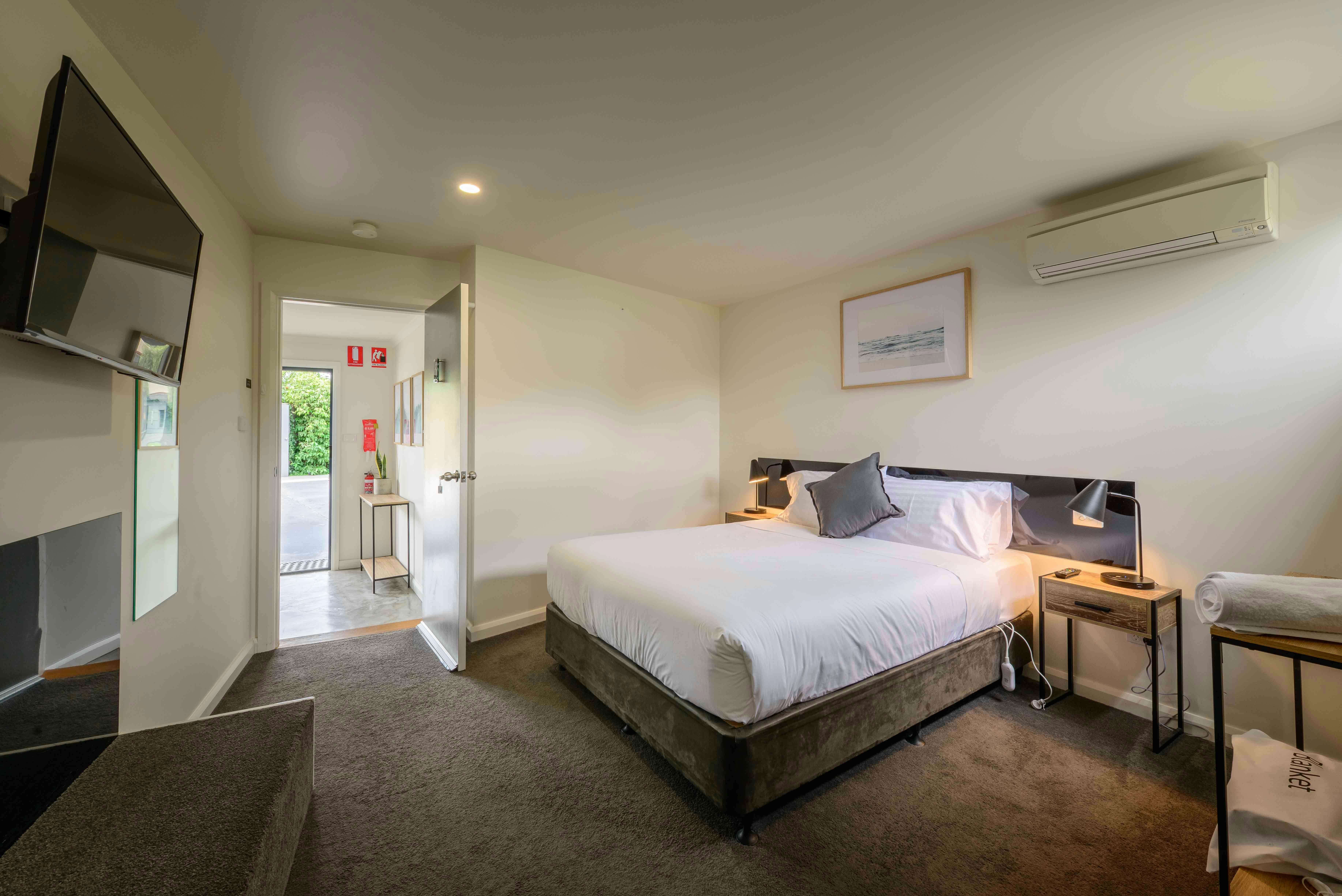 Studio Apartment Queen Room.