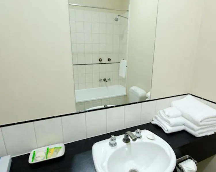 Ballarat accomodation – Standard bathroom