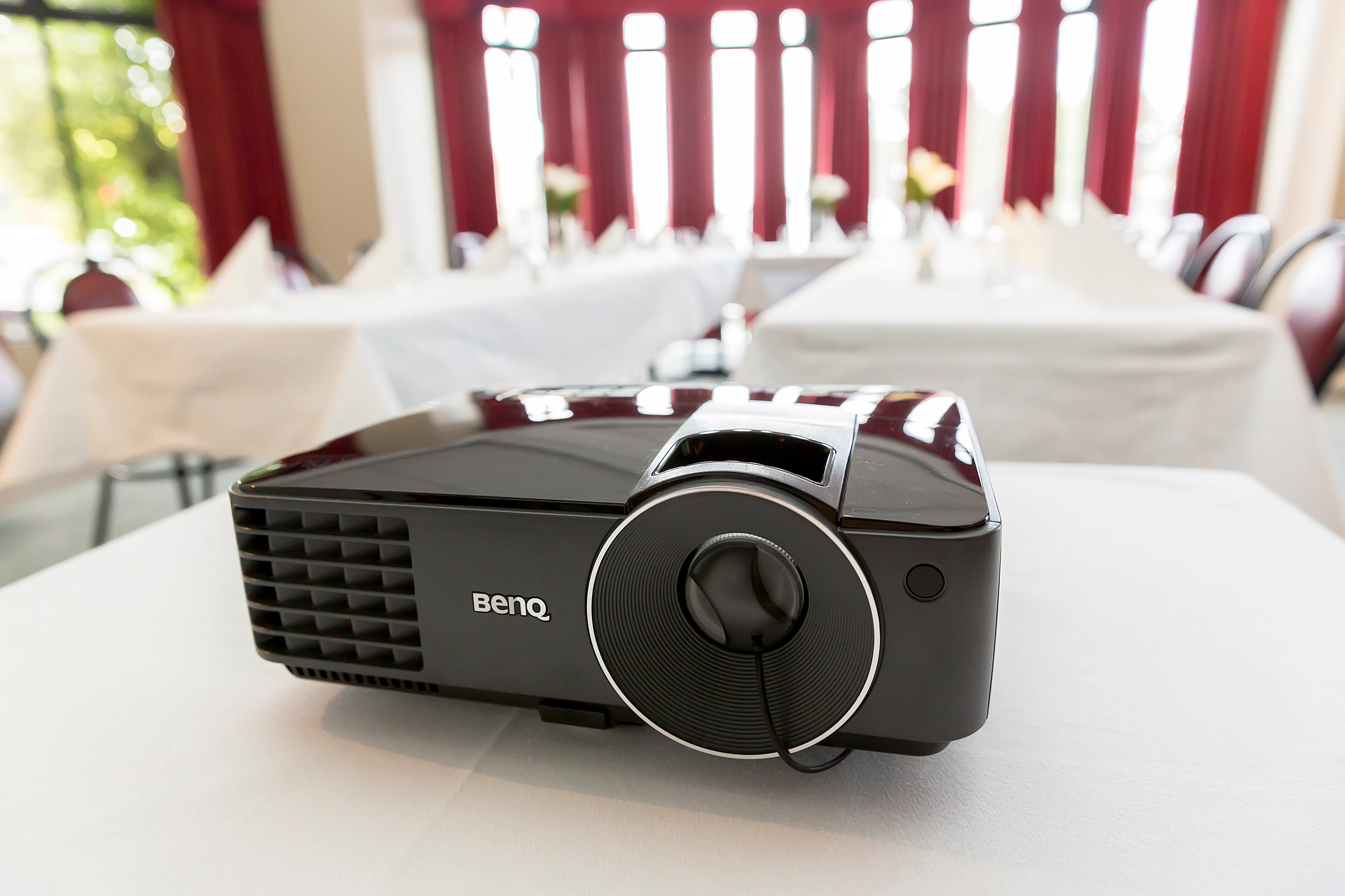 Conference & function venues – Table projector