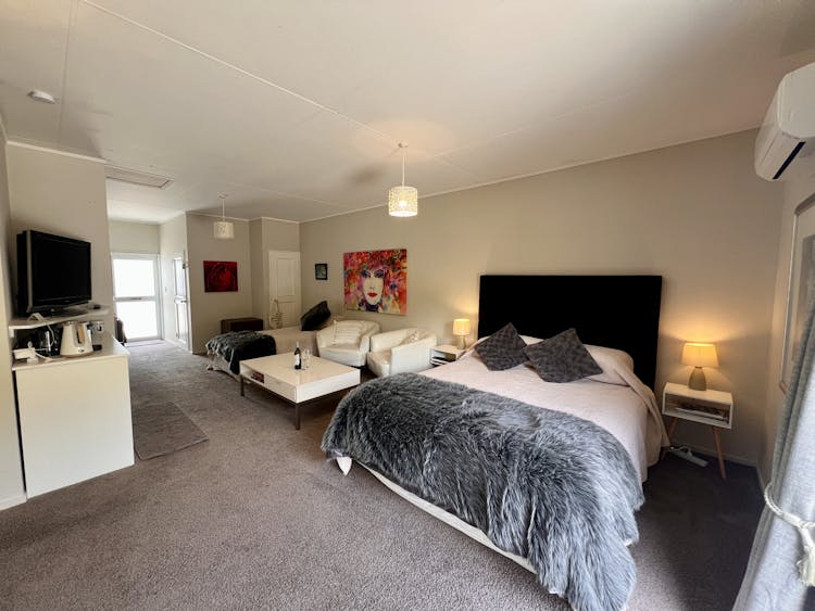 Martinborough Accomodation King Single Bedroom