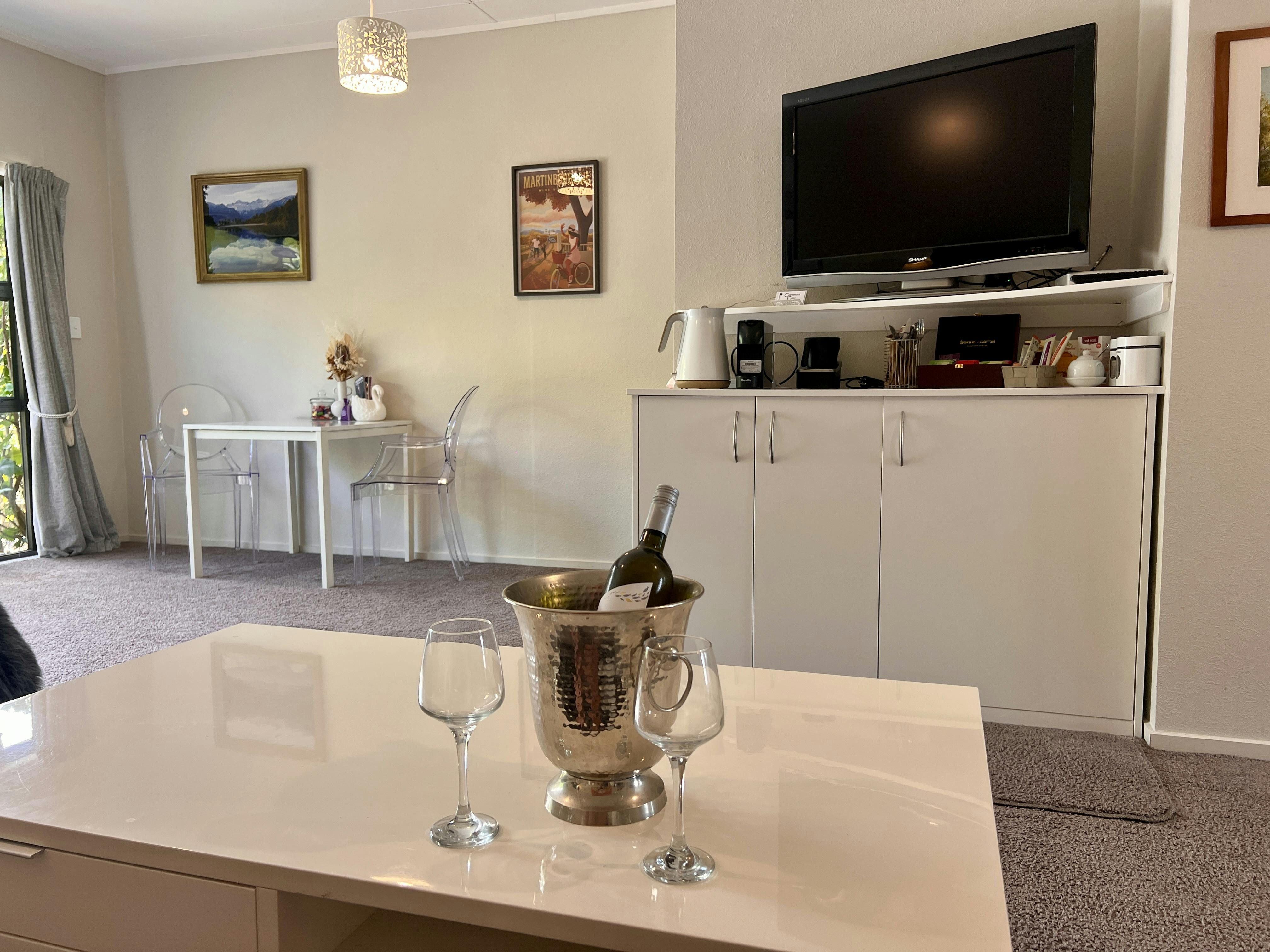 Martinborough Accomodation King Single Bedroom
