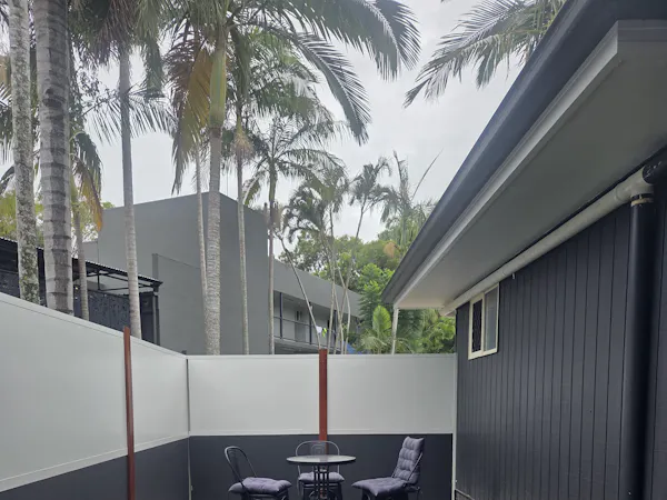 Cabin fully fenced, your own little crt yard