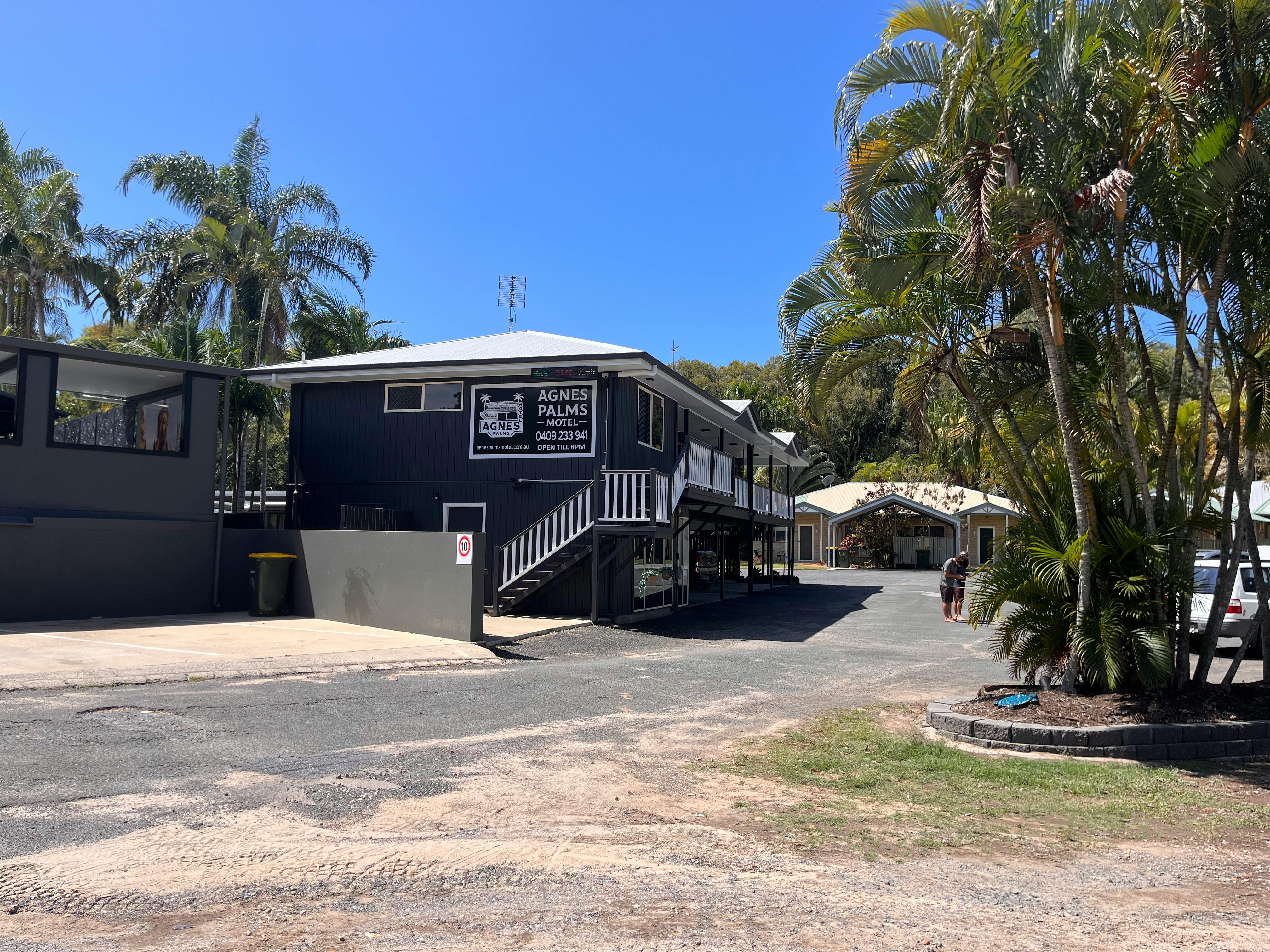 Agnes Palms Motel, come down driveway to reception