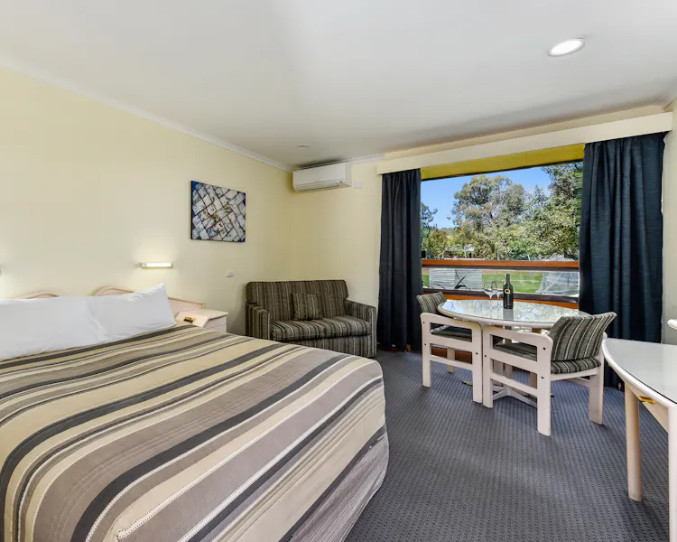 Standard Queen Room