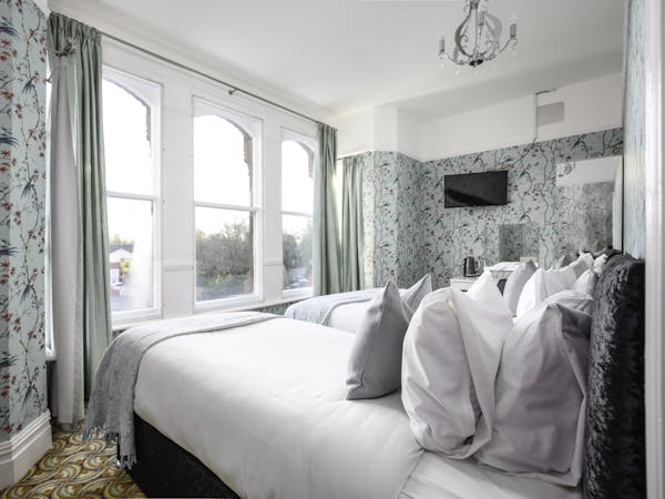 double room, Triple room, Quad Room, Twin Room, Single Room bed & breakfast, liverpool, sefton park, lake view, Ensuite