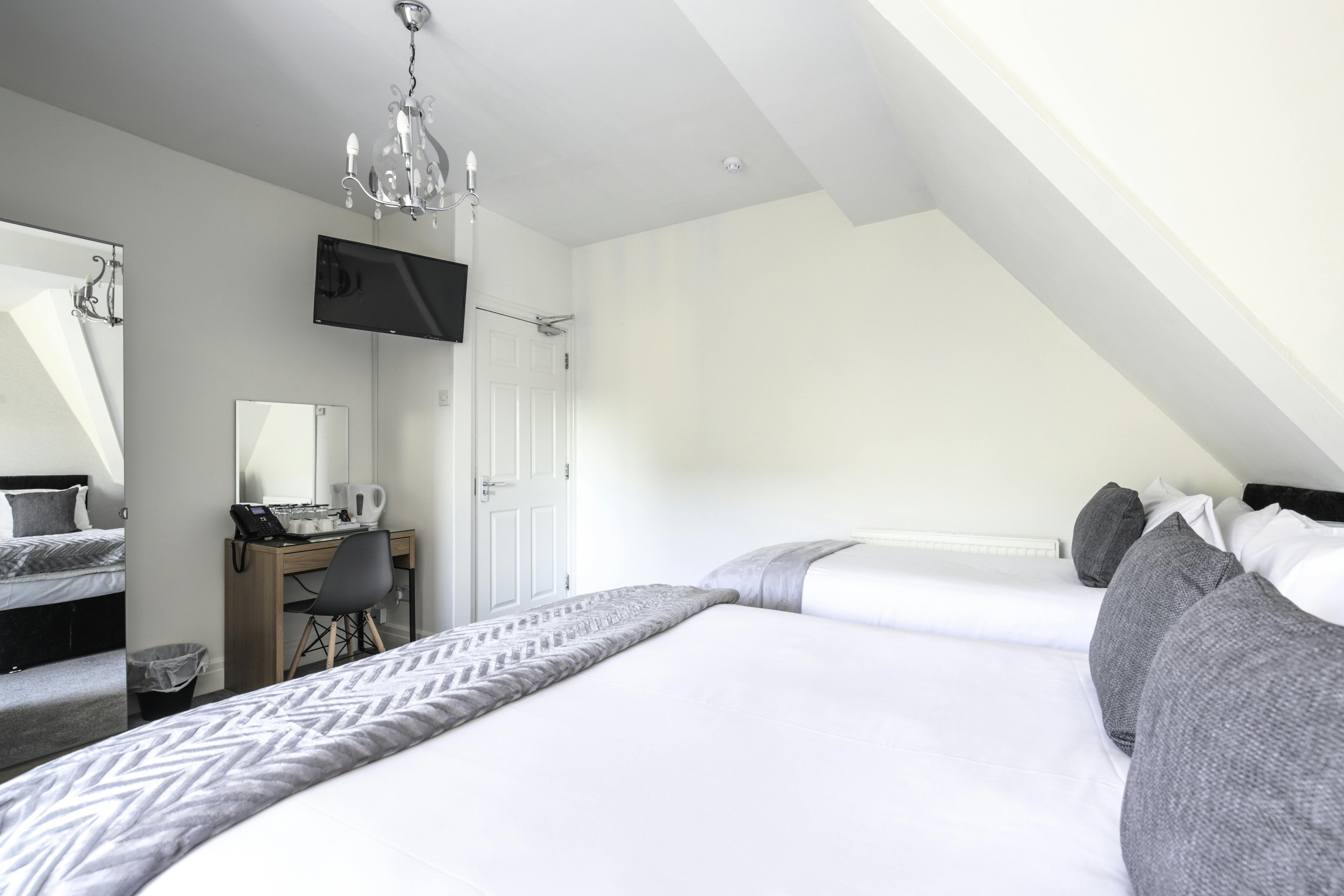 double room, Triple room, Quad Room, Twin Room, Single Room bed & breakfast, liverpool, sefton park, lake view, Ensuite