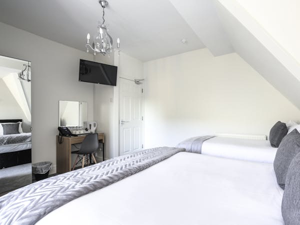 double room, Triple room, Quad Room, Twin Room, Single Room bed & breakfast, liverpool, sefton park, lake view, Ensuite