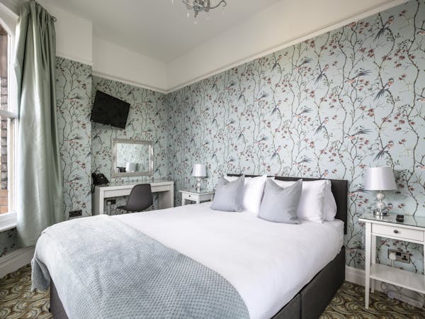 double room, Triple room, Quad Room, Twin Room, Single Room bed & breakfast, liverpool, sefton park, lake view, Ensuite