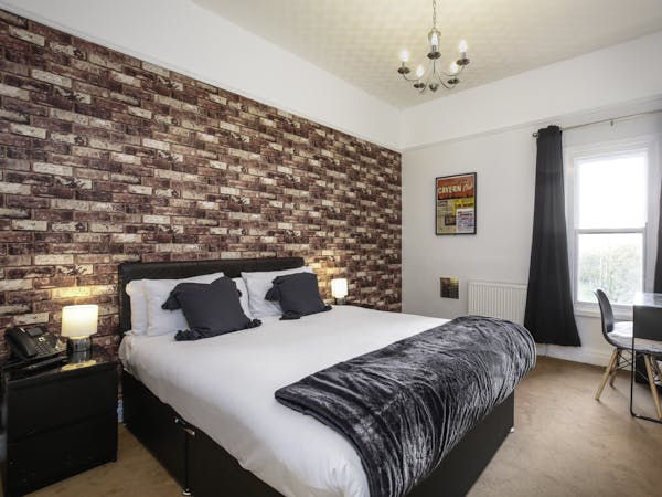 double room, Triple room, Quad Room, Twin Room, Single Room bed & breakfast, liverpool, sefton park, lake view, Ensuite