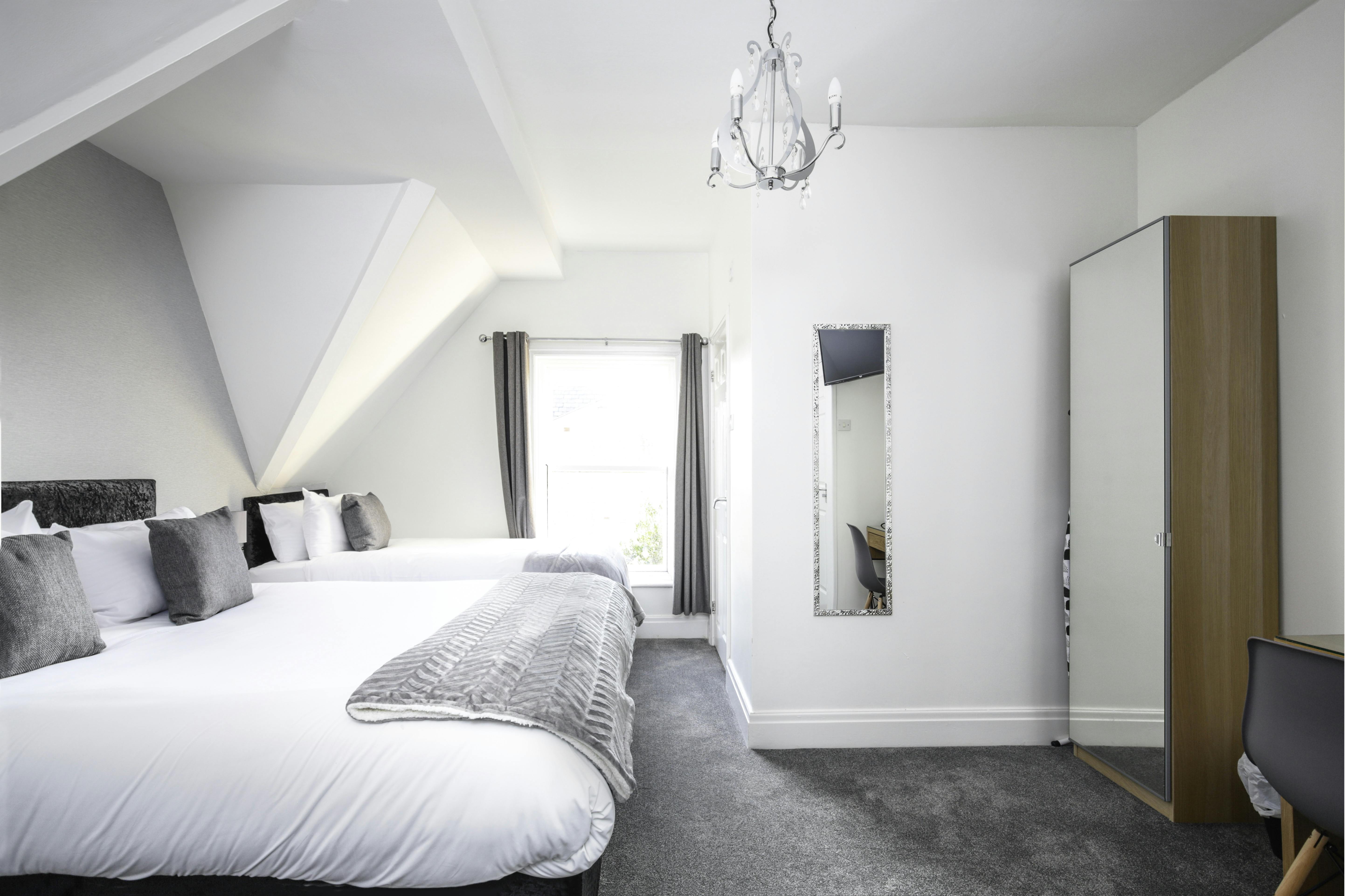 double room, Triple room, Quad Room, Twin Room, Single Room bed & breakfast, liverpool, sefton park, lake view, Ensuite
