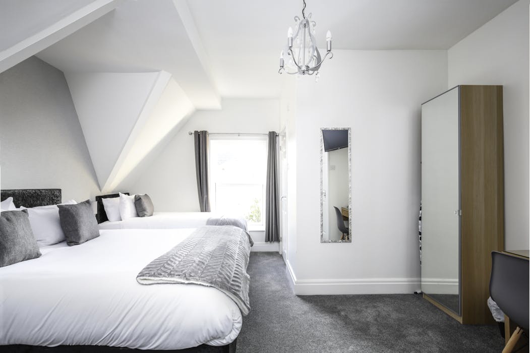 double room, Triple room, Quad Room, Twin Room, Single Room bed & breakfast, liverpool, sefton park, lake view, Ensuite