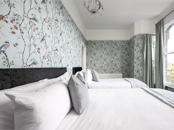 double room, Triple room, Quad Room, Twin Room, Single Room bed & breakfast, liverpool, sefton park, lake view, Ensuite