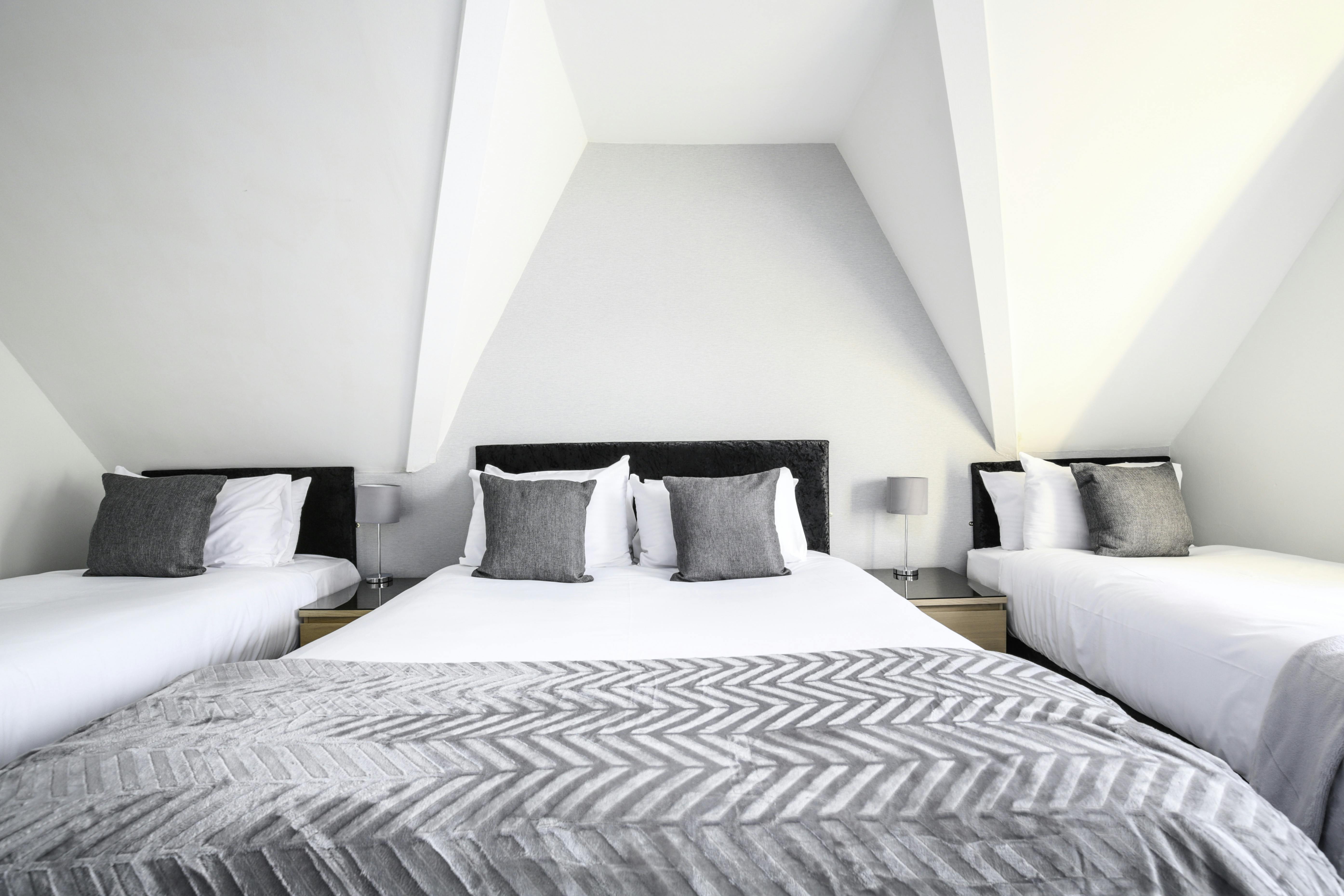 double room, Triple room, Quad Room, Twin Room, Single Room bed & breakfast, liverpool, sefton park, lake view, Ensuite