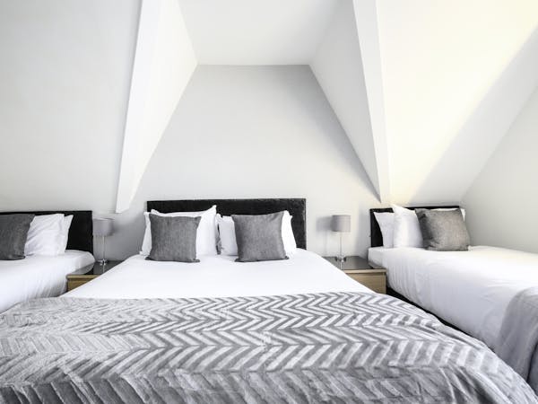 double room, Triple room, Quad Room, Twin Room, Single Room bed & breakfast, liverpool, sefton park, lake view, Ensuite