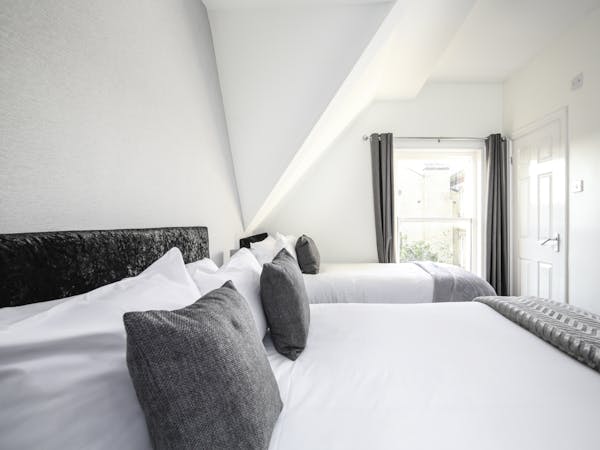 double room, Triple room, Quad Room, Twin Room, Single Room bed & breakfast, liverpool, sefton park, lake view, Ensuite