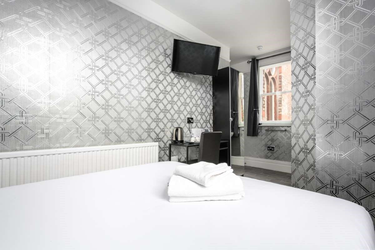 double room, Triple room, Quad Room, Twin Room, Single Room bed & breakfast, liverpool, sefton park, lake view, Ensuite