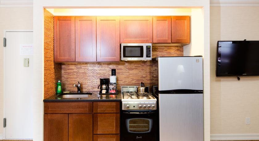 One Bedroom Apartment With Two Queen Beds Radio City Apartments