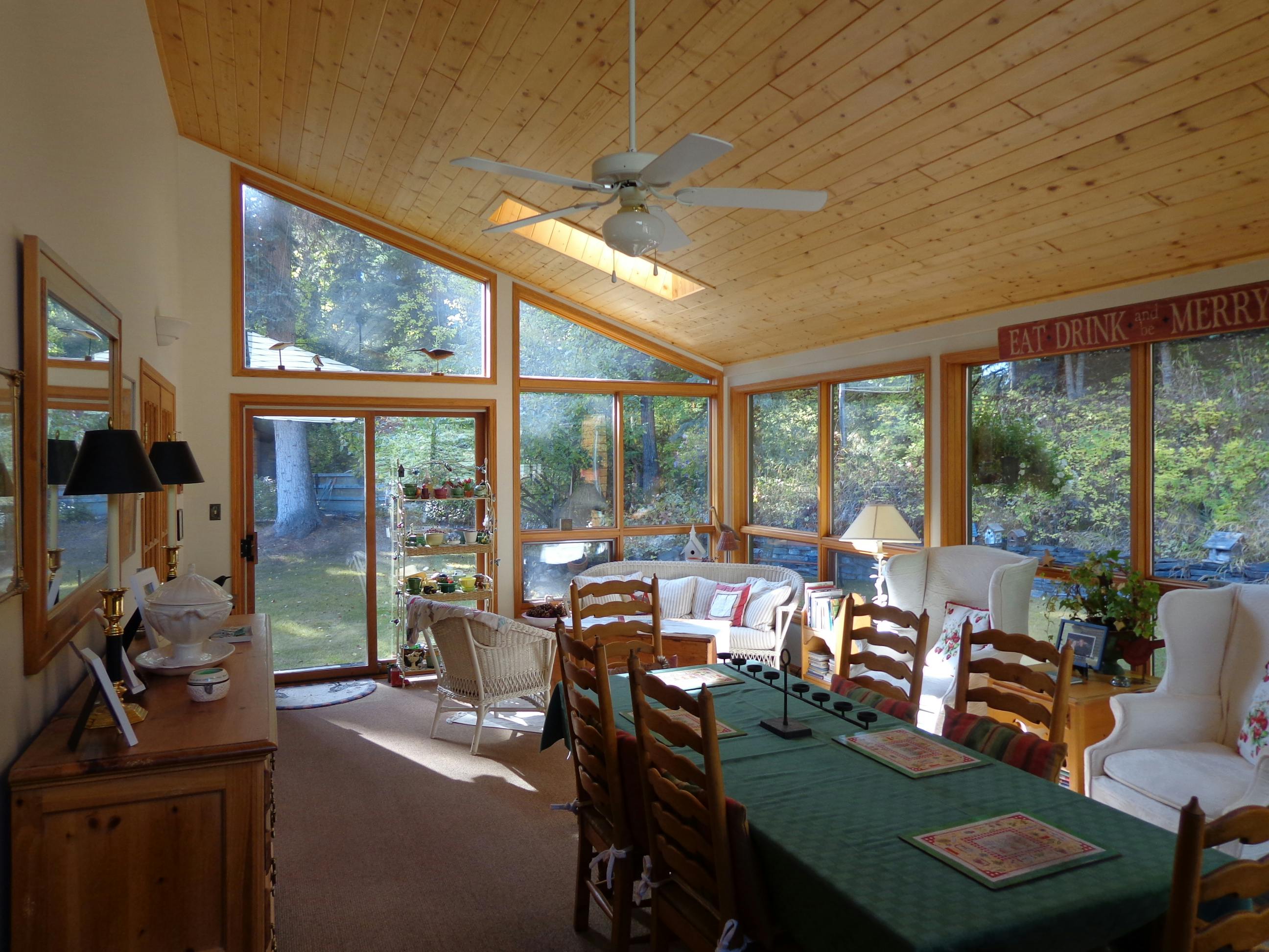 The "garden room" projects guests into the nature's beauty around us