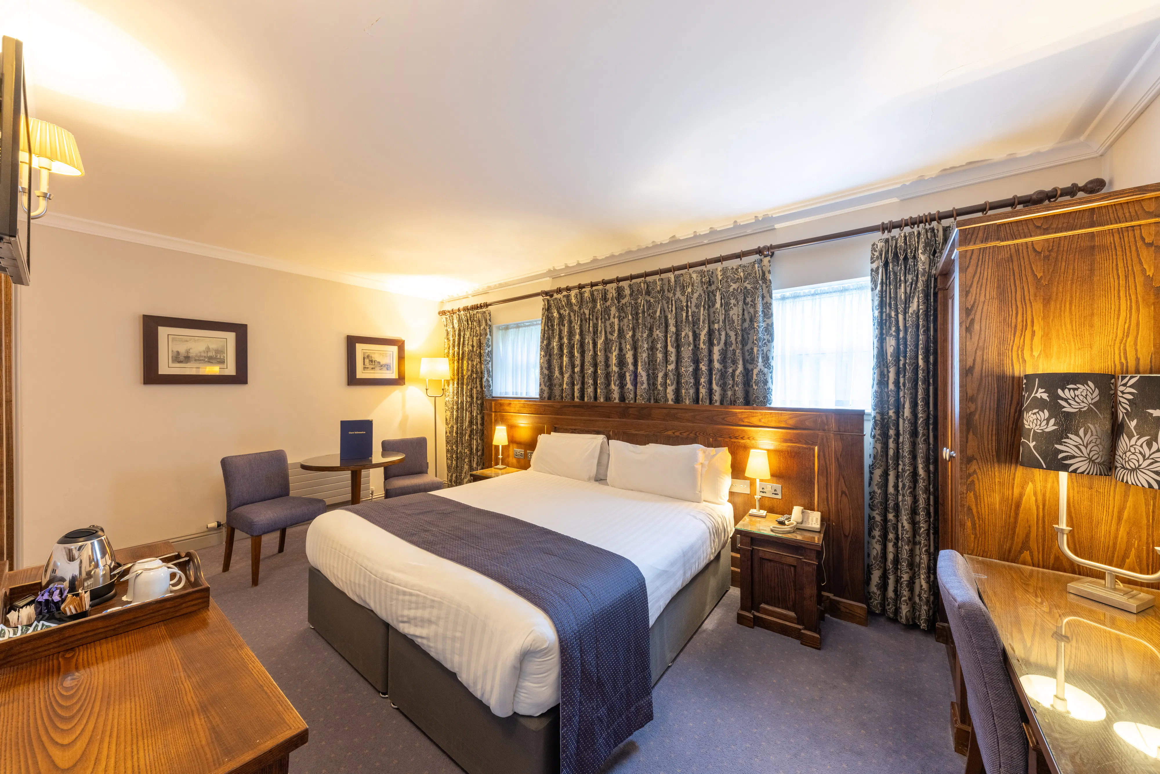 Lansdowne Hotel Dublin, large double room in the centre of Dublin