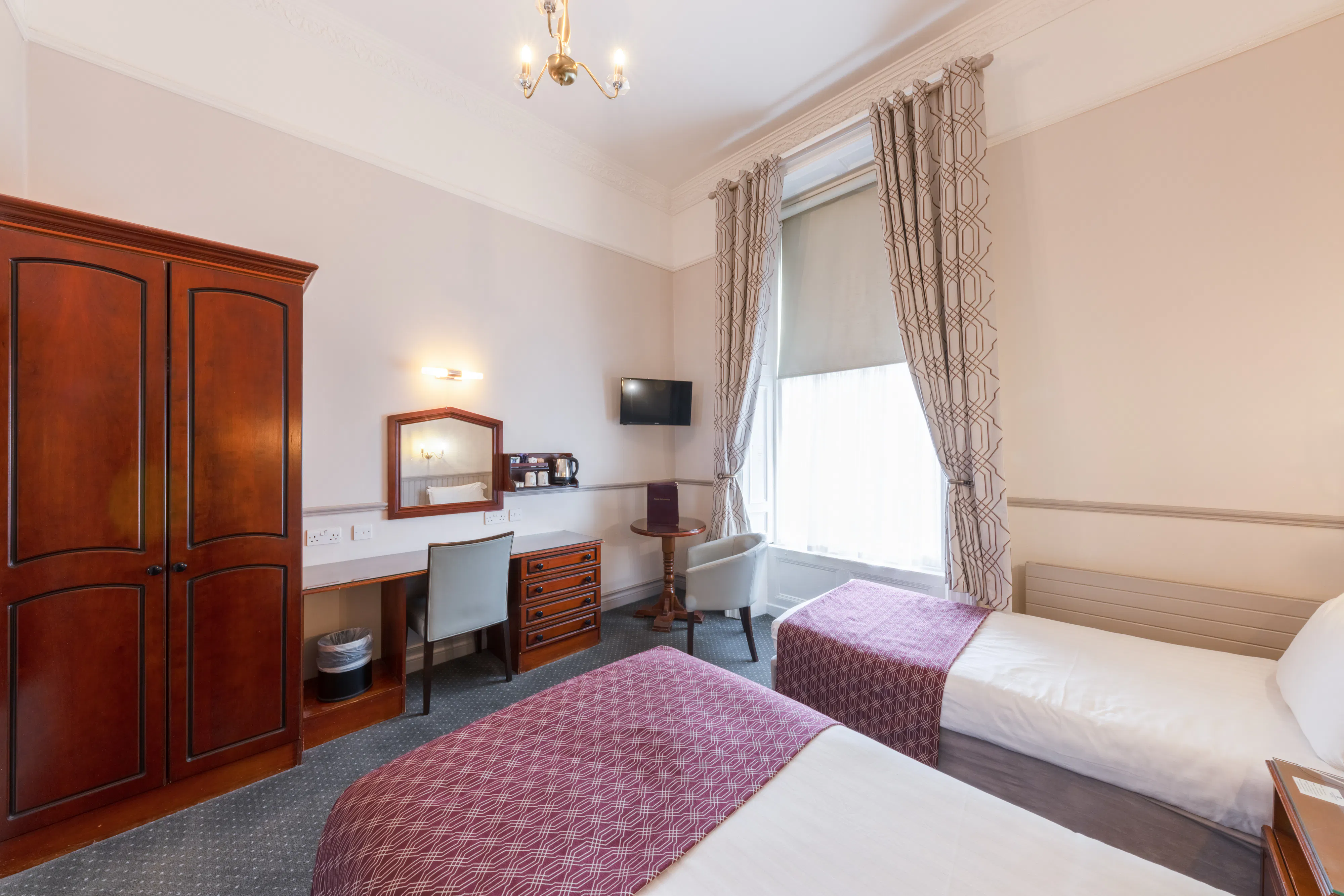Lansdowne Hotel Dublin, Twin Room in the centre of Dublin