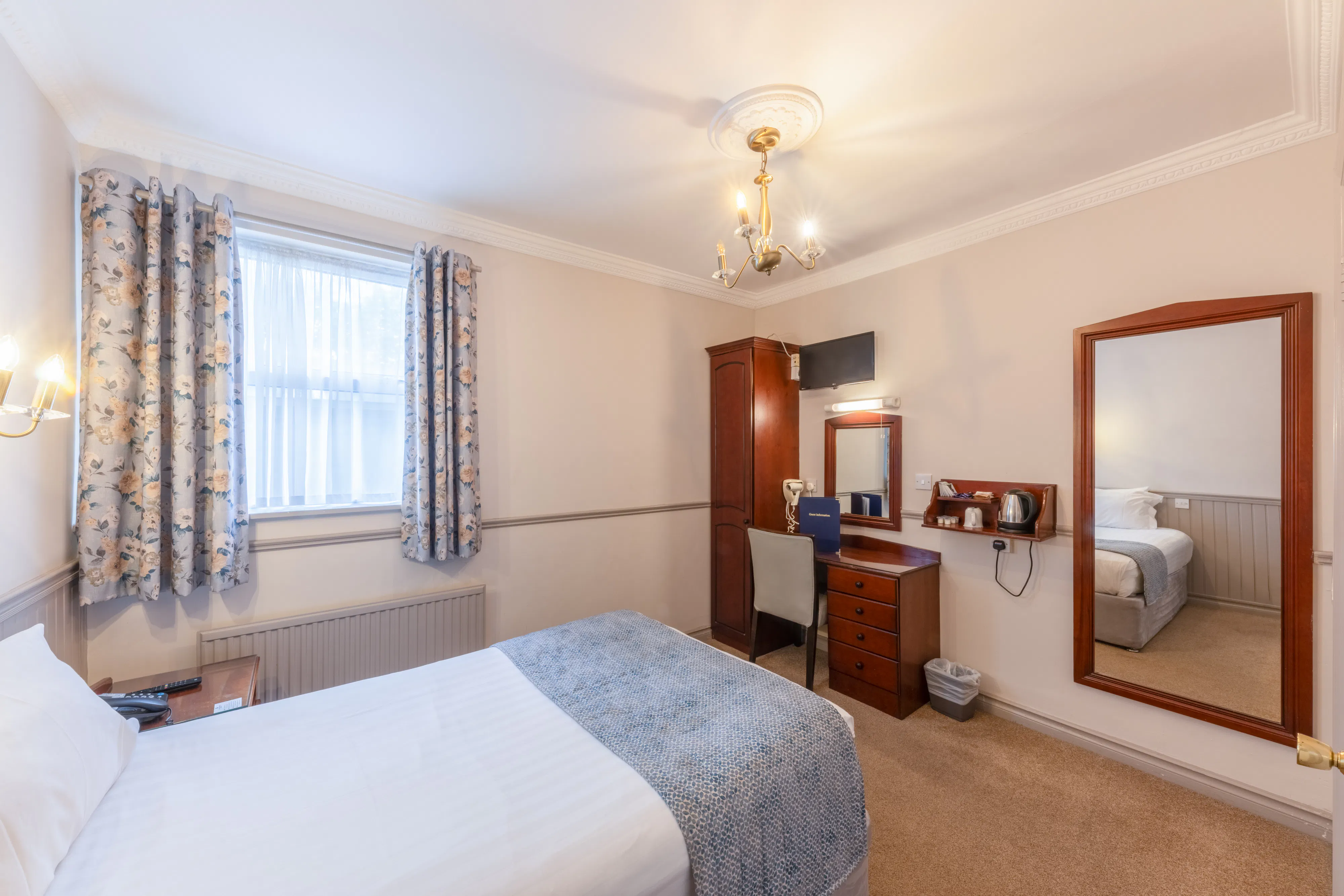 Lansdowne Hotel Dublin, single room in the centre of Dublin