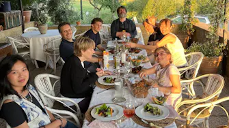 Cena in famiglia al Podere La Paolina, un momento per condividere emozioni e risate