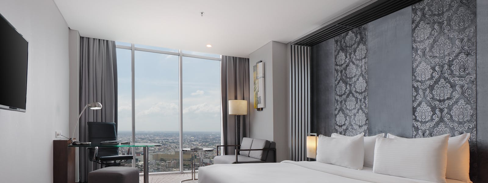 Superior Deluxe queen bed room with city view