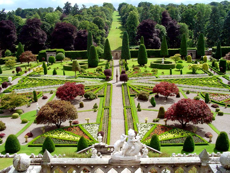 Drummond Castle Gardens.