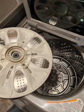 Image: broken washing machine