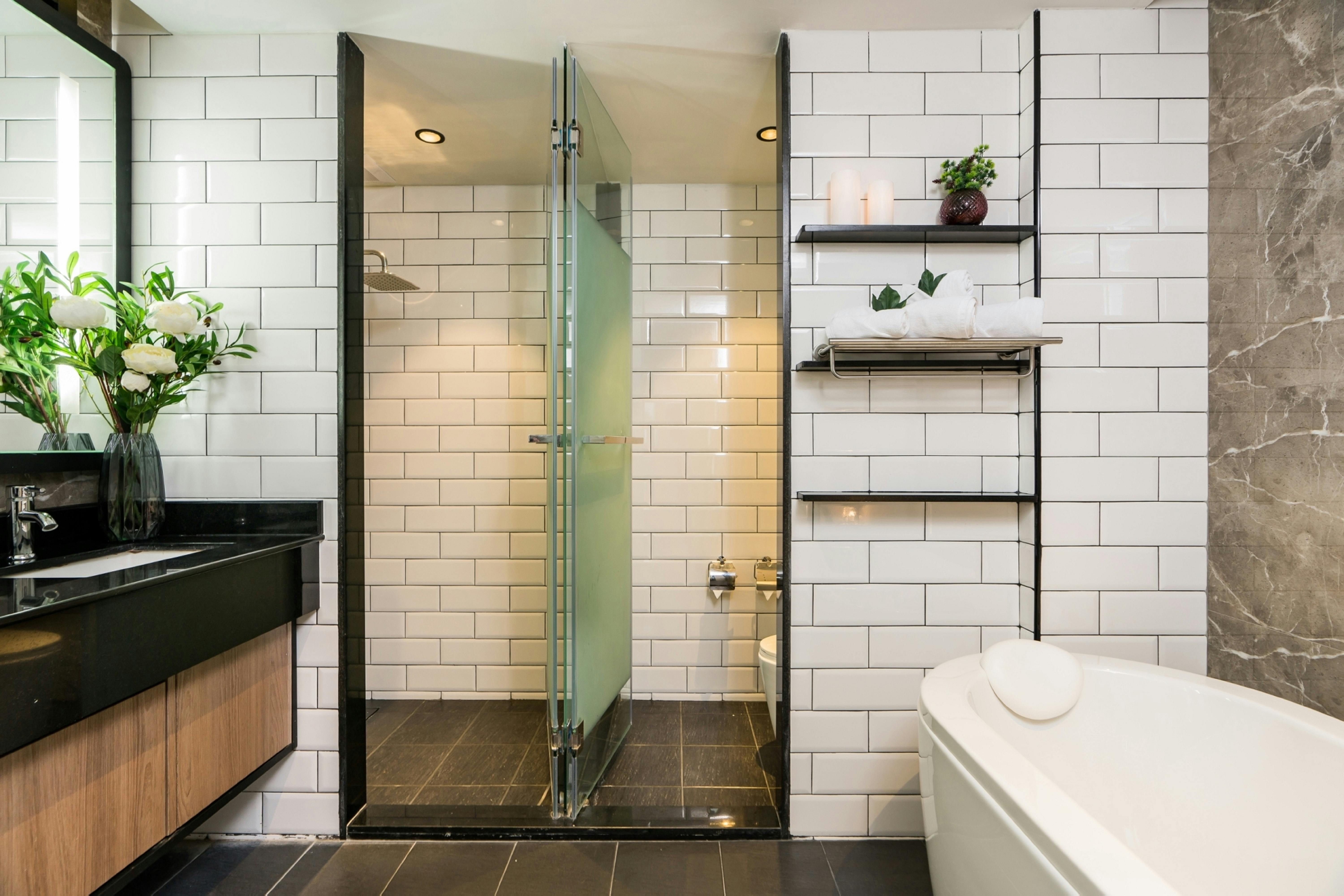 Deluxe Suite Bathroom