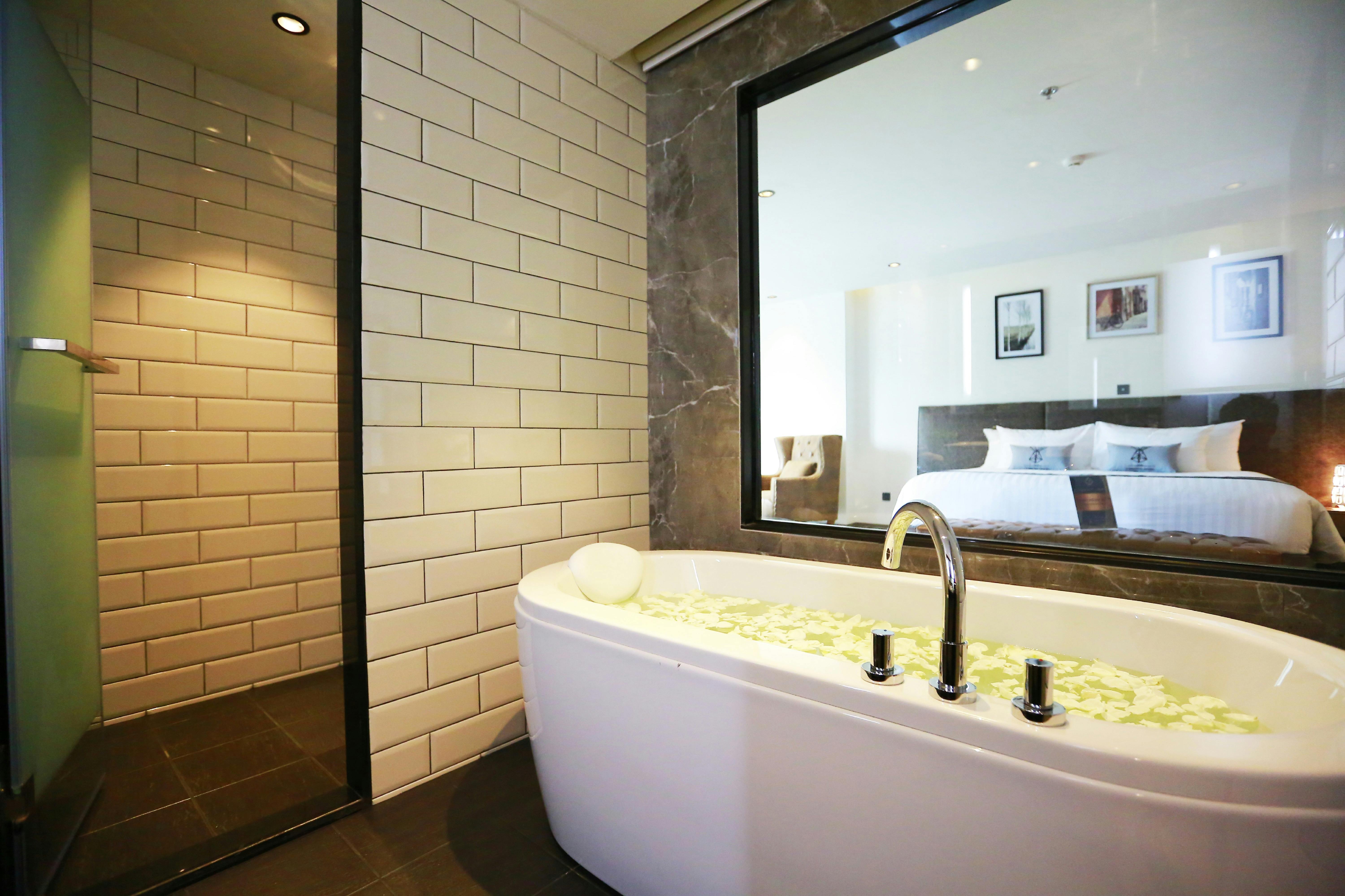 Junior Suite Bathroom