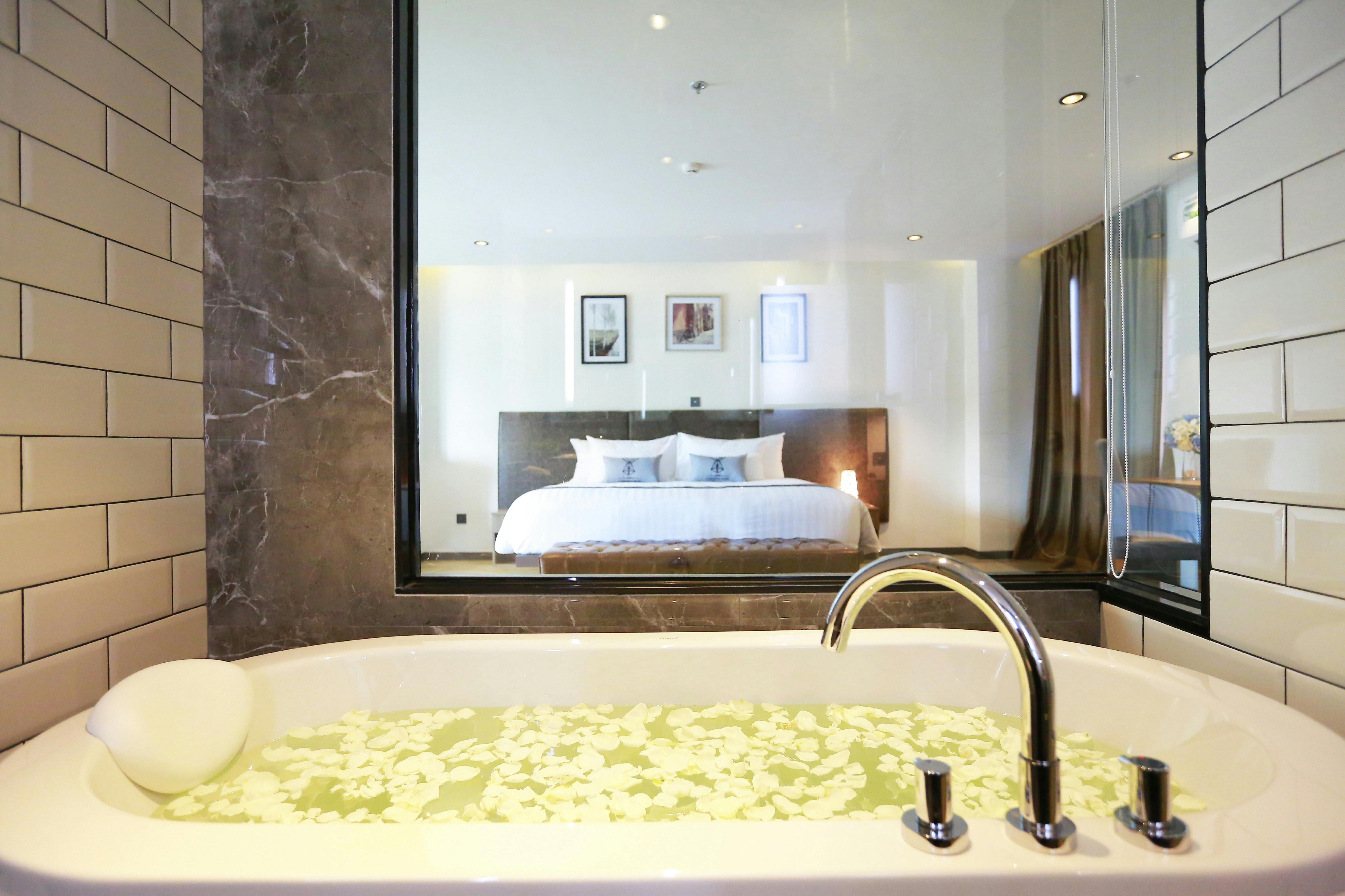 Junior Suite Bathroom