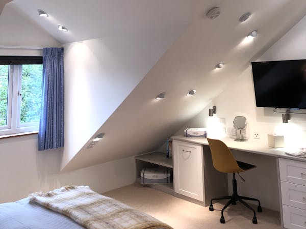 Luxury Double - Desk and window