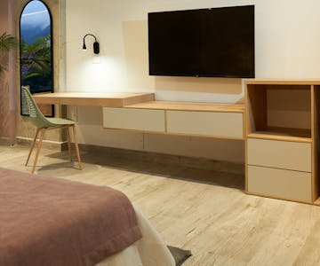 JUNOR SUITE