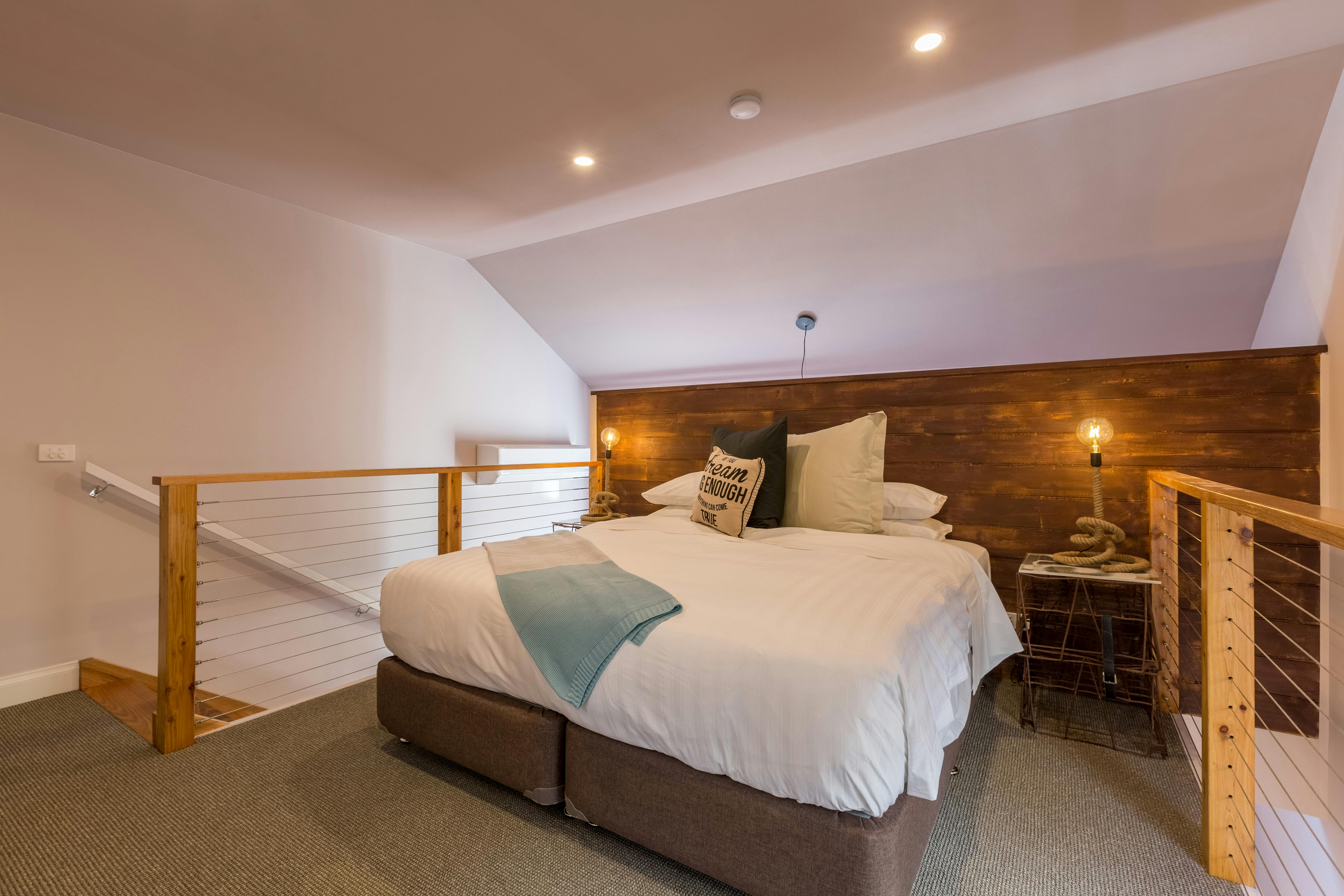 Upstairs bedroom in king gallery