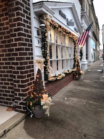 Black's Fashion Flowers boutique in Fairfield, Il.