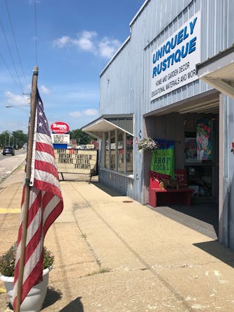Uniquely Rustic store in Fairfield, Il.