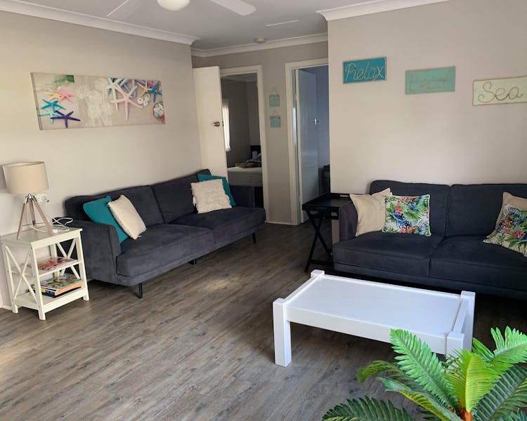 unit 2 loungeroom