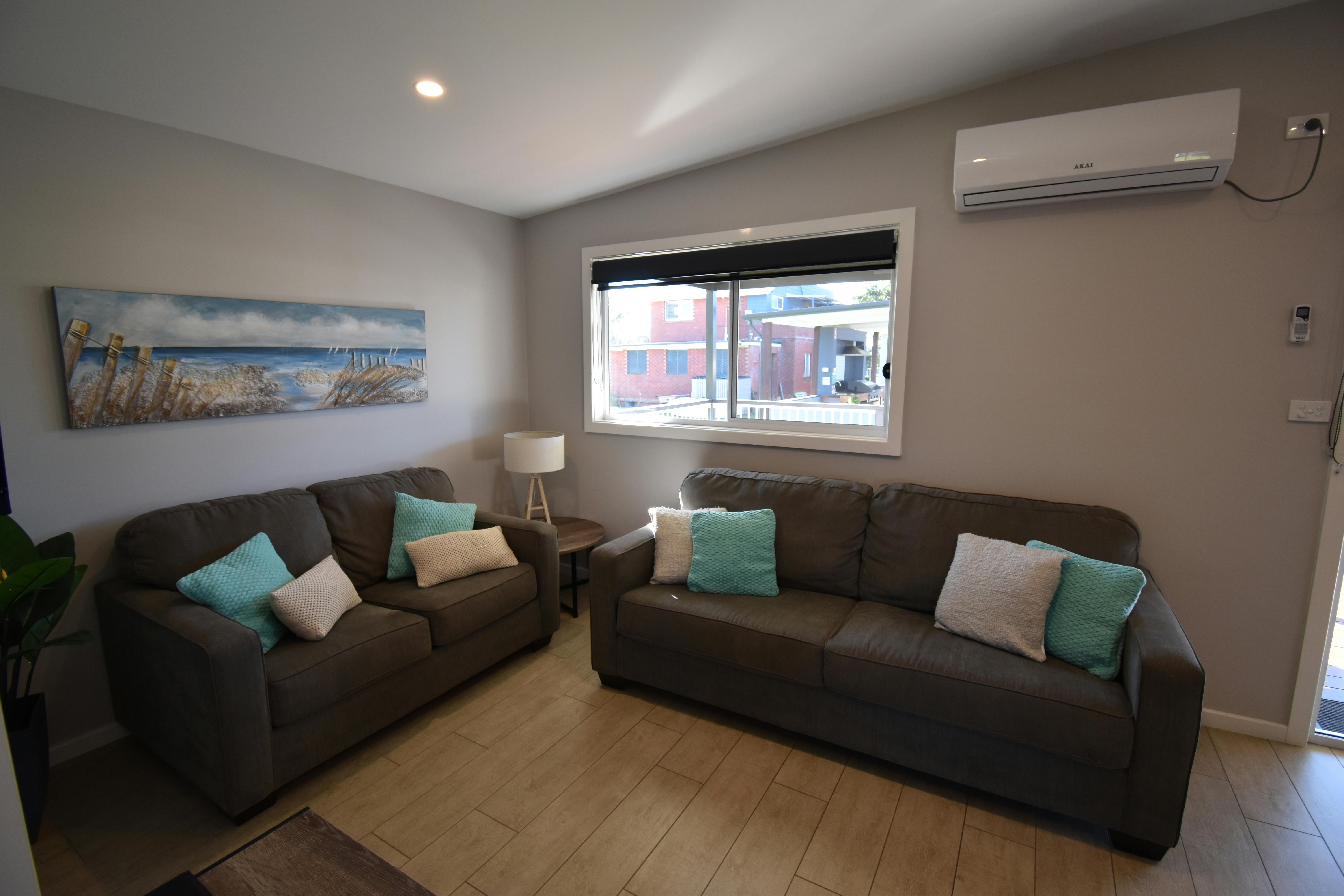 Luxury Poolside Unit 8 Loungeroom