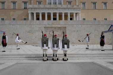 SYNTAGMA SQUARE - CHANGE OF GUARD