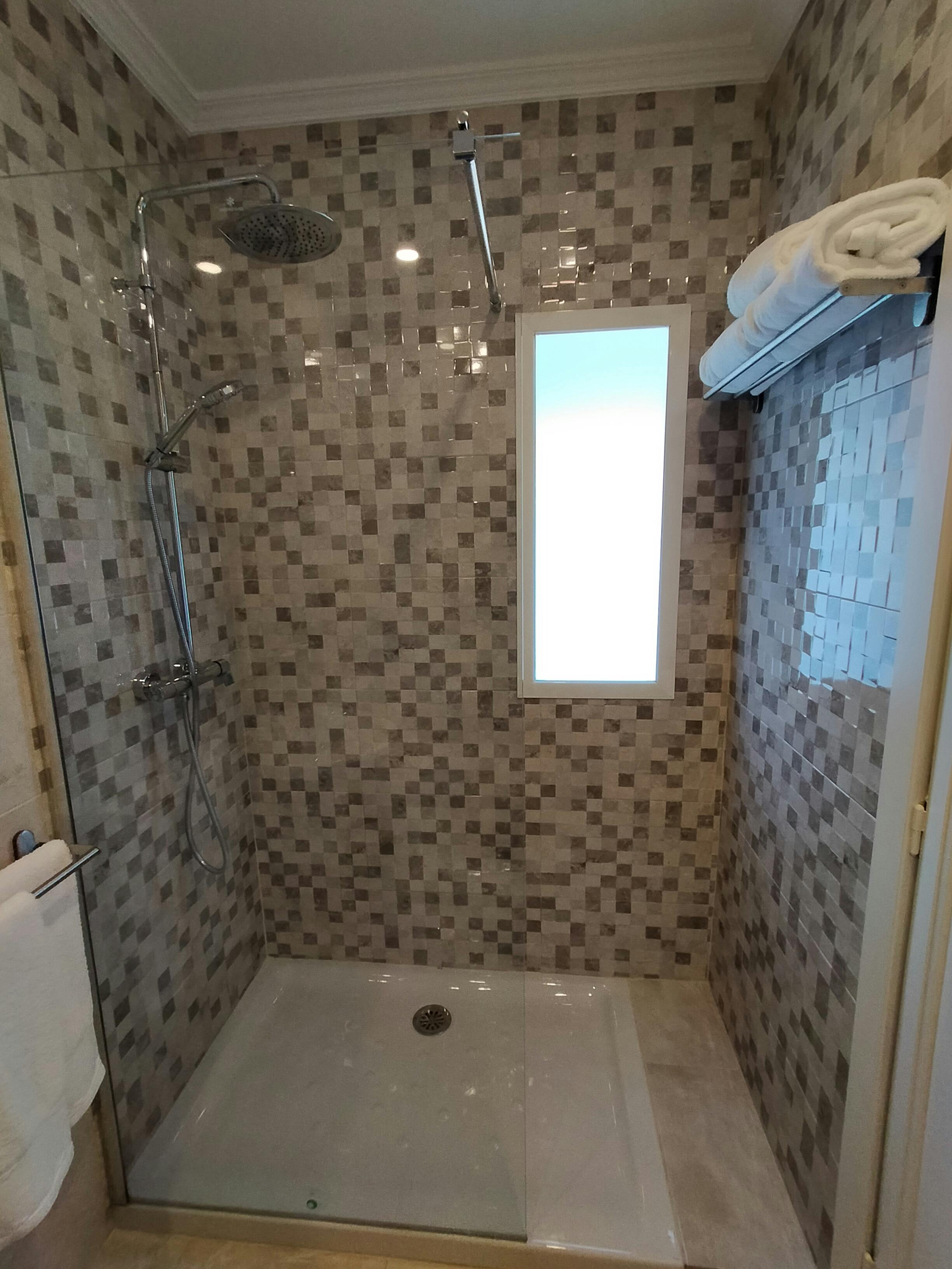 Private Bathroom in Double room with sea views