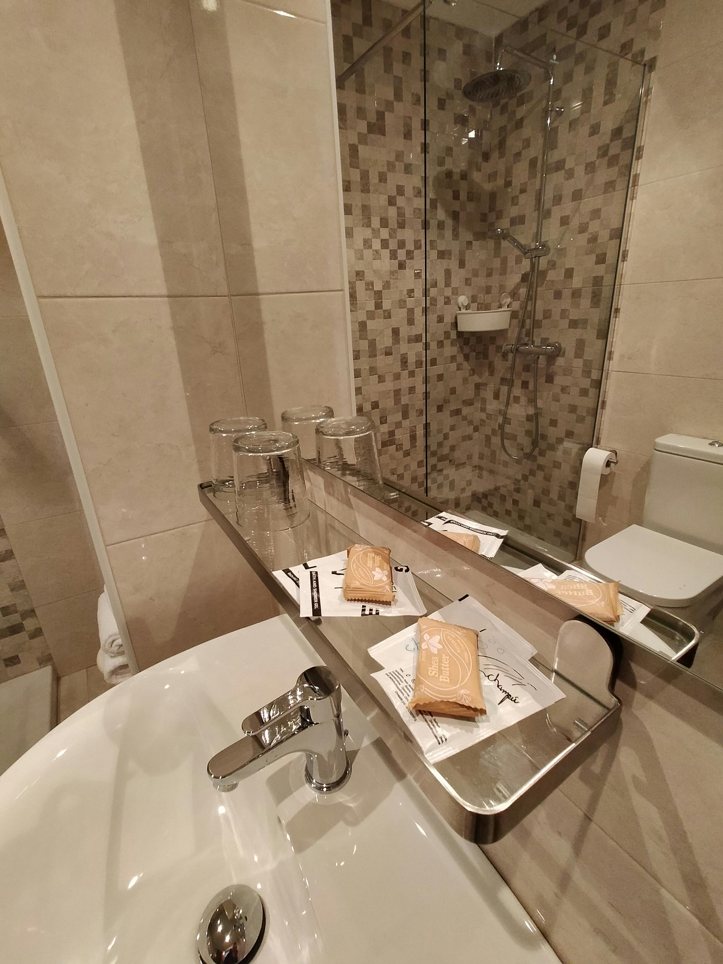 Private bathroom in double rooms with sea views