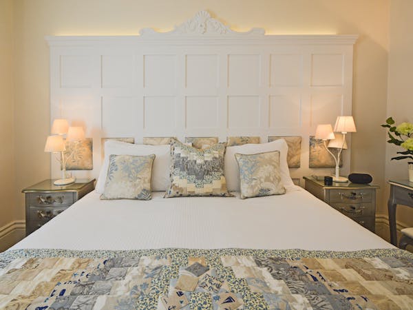 Haven Hall Hotel GS3 bed & headboard