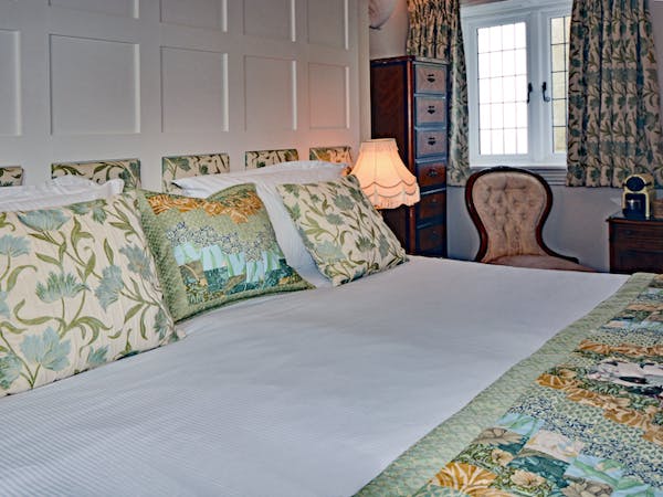 Haven Hall Hotel Bedroom 5 bed pillows