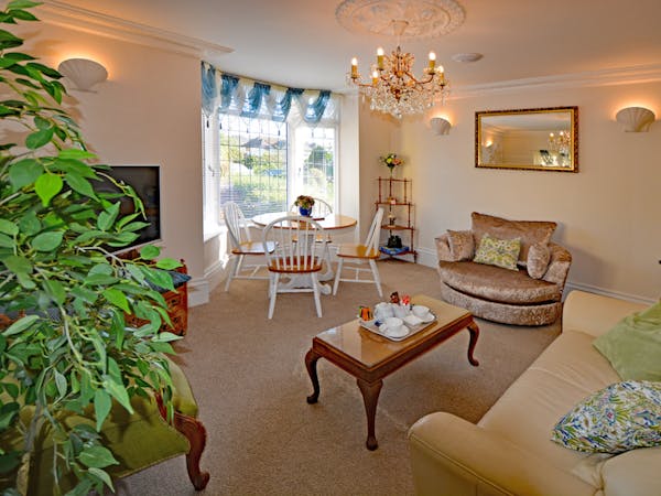 Haven Hall Hotel GS4 lounge from doorway